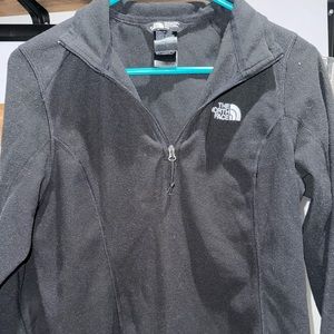 Women’s black north face pullover